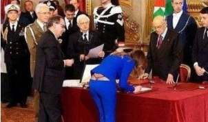 意大利女部长签字走光，露出丁字裤被恶搞.